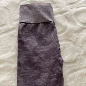 Gymshark Adapt Camo Seamless Leggings, size Small, Berry Red